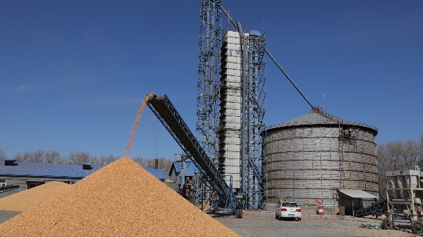 烘糧1萬(wàn)噸成本僅24萬(wàn)，秸稈打捆直燃熱風(fēng)爐為農(nóng)戶增收