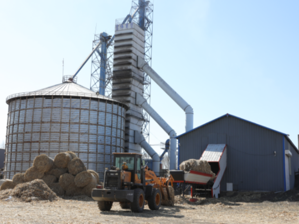 煤價(jià)上漲，糧食烘干用上生物質(zhì)秸稈大包直燃熱風(fēng)爐，一年省下30萬